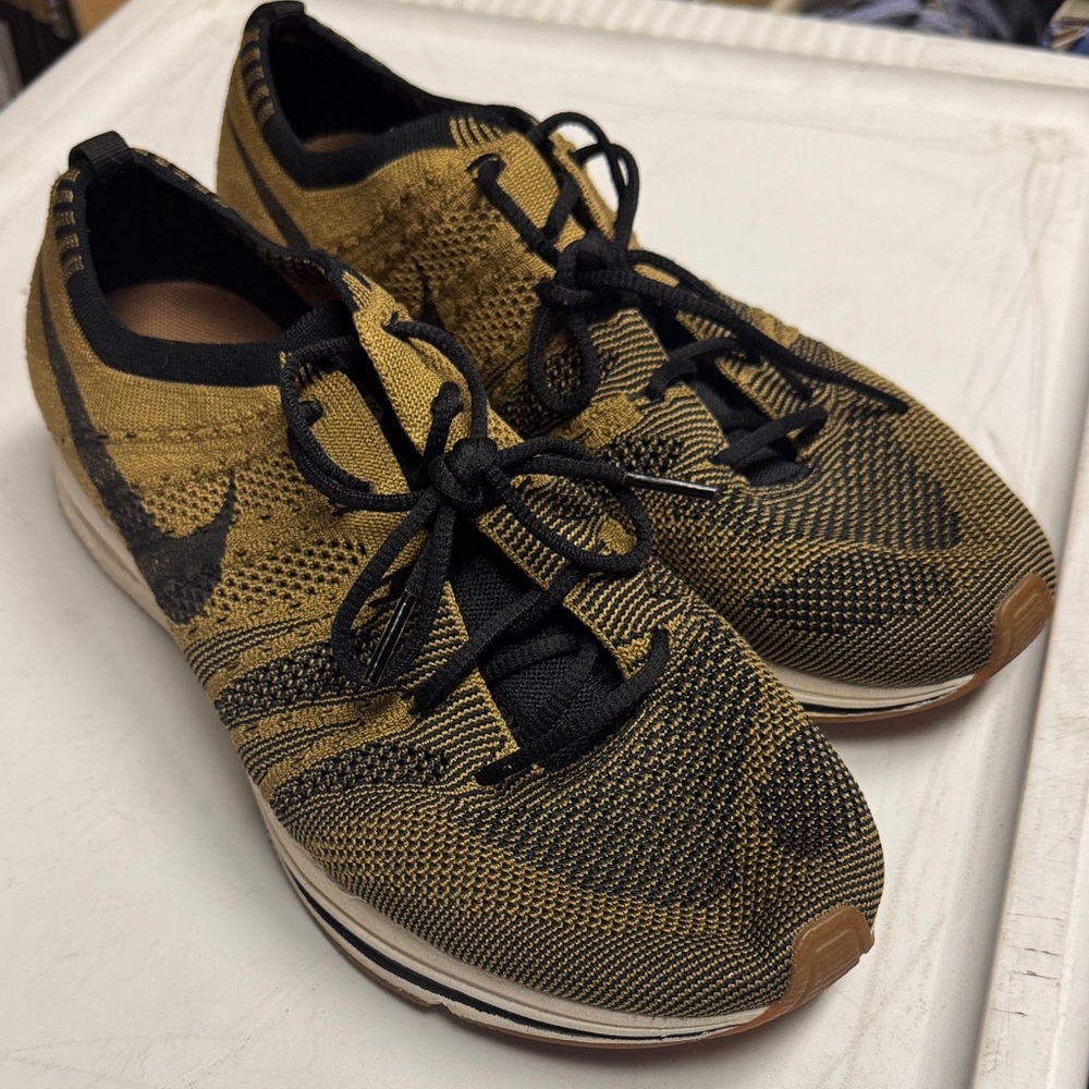 Nike Flyknit Trainer Golden Beige